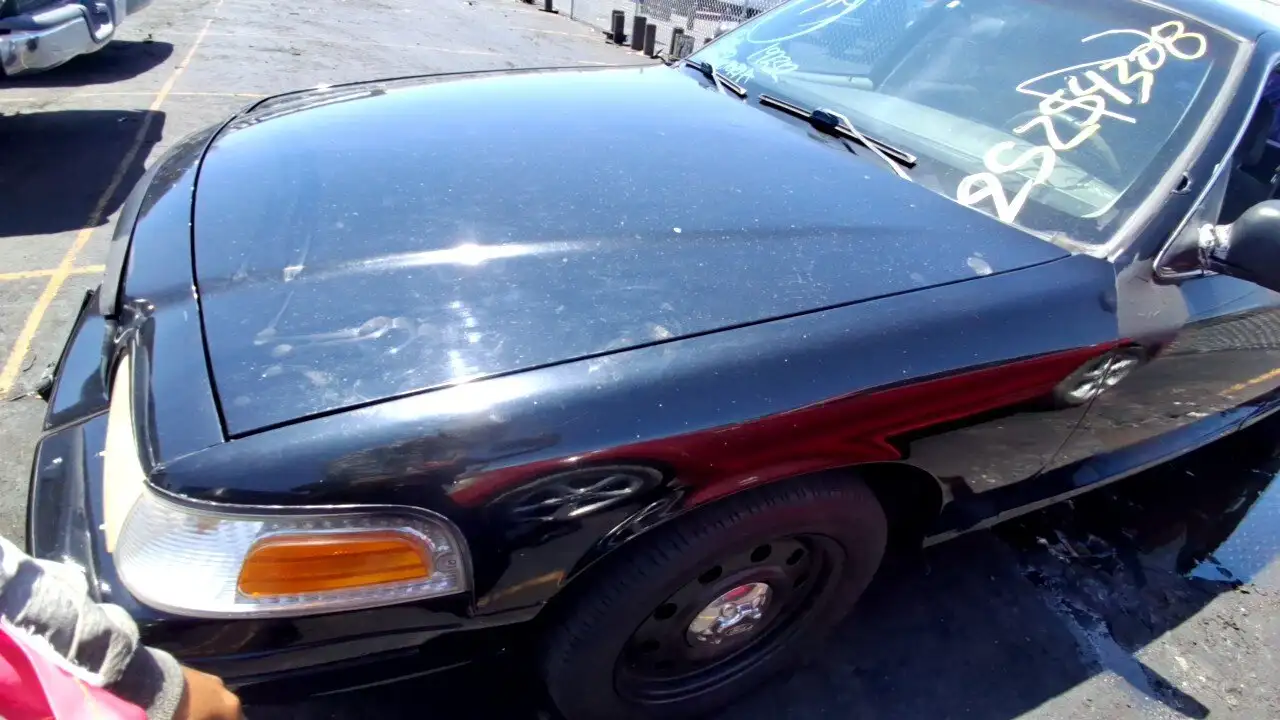 Photo of 2006 Ford Crown Victoria