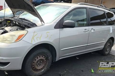 Photo of 2004 Toyota Sienna