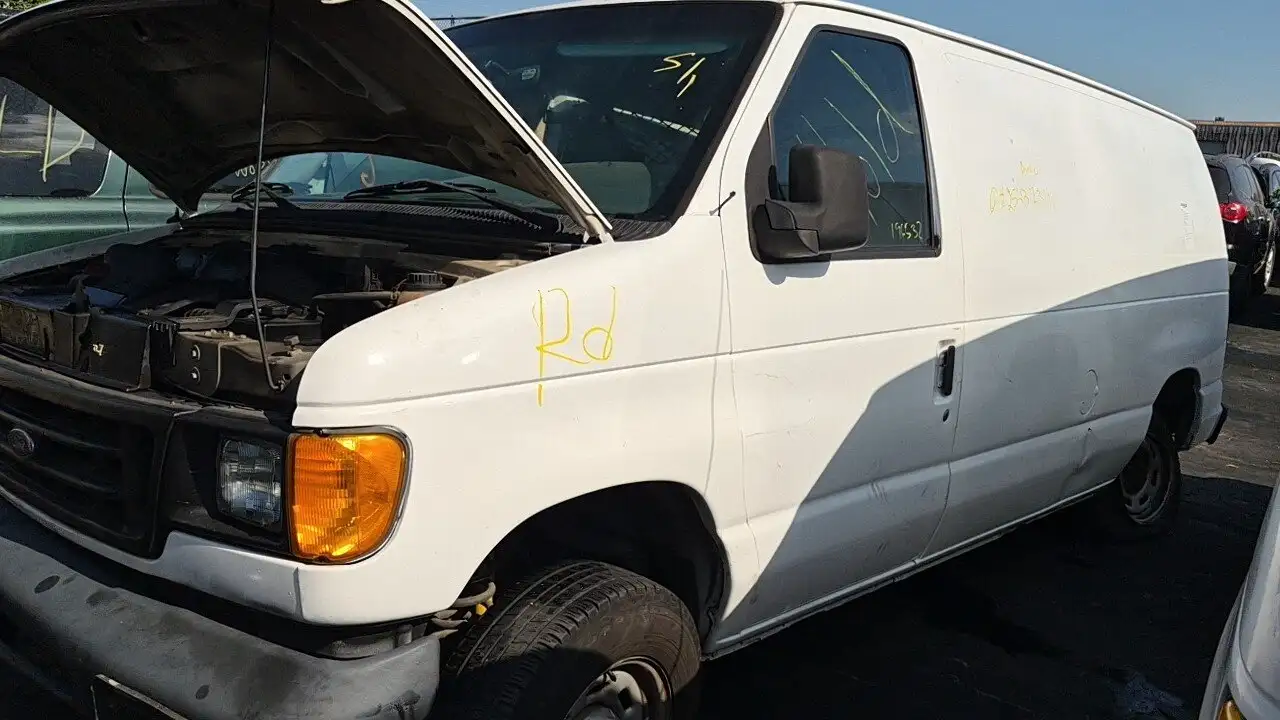 Photo of 2005 Ford E-150