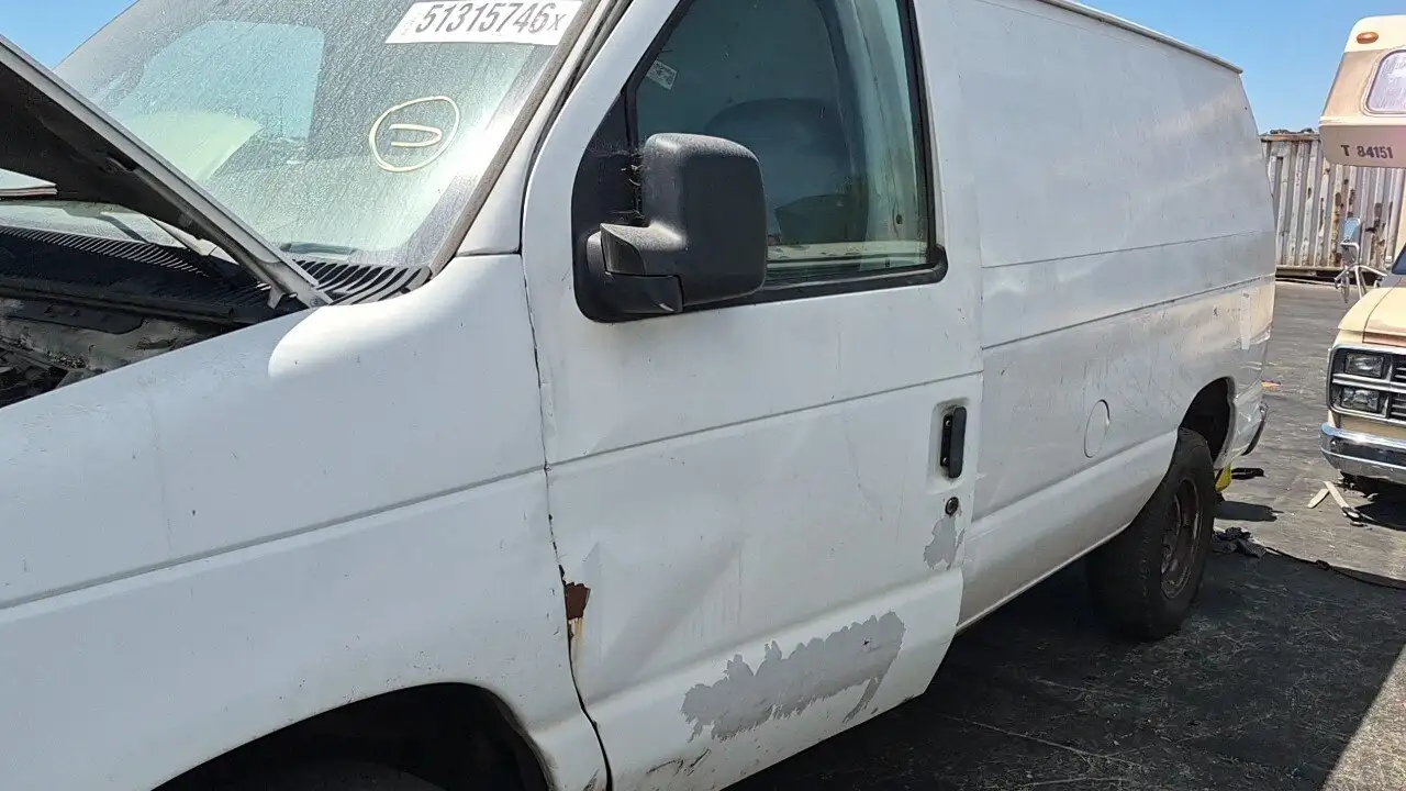 Photo of 2003 Ford E-350 Super Duty