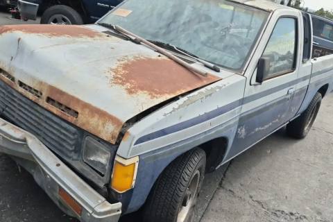 Photo of 1986 Nissan Truck