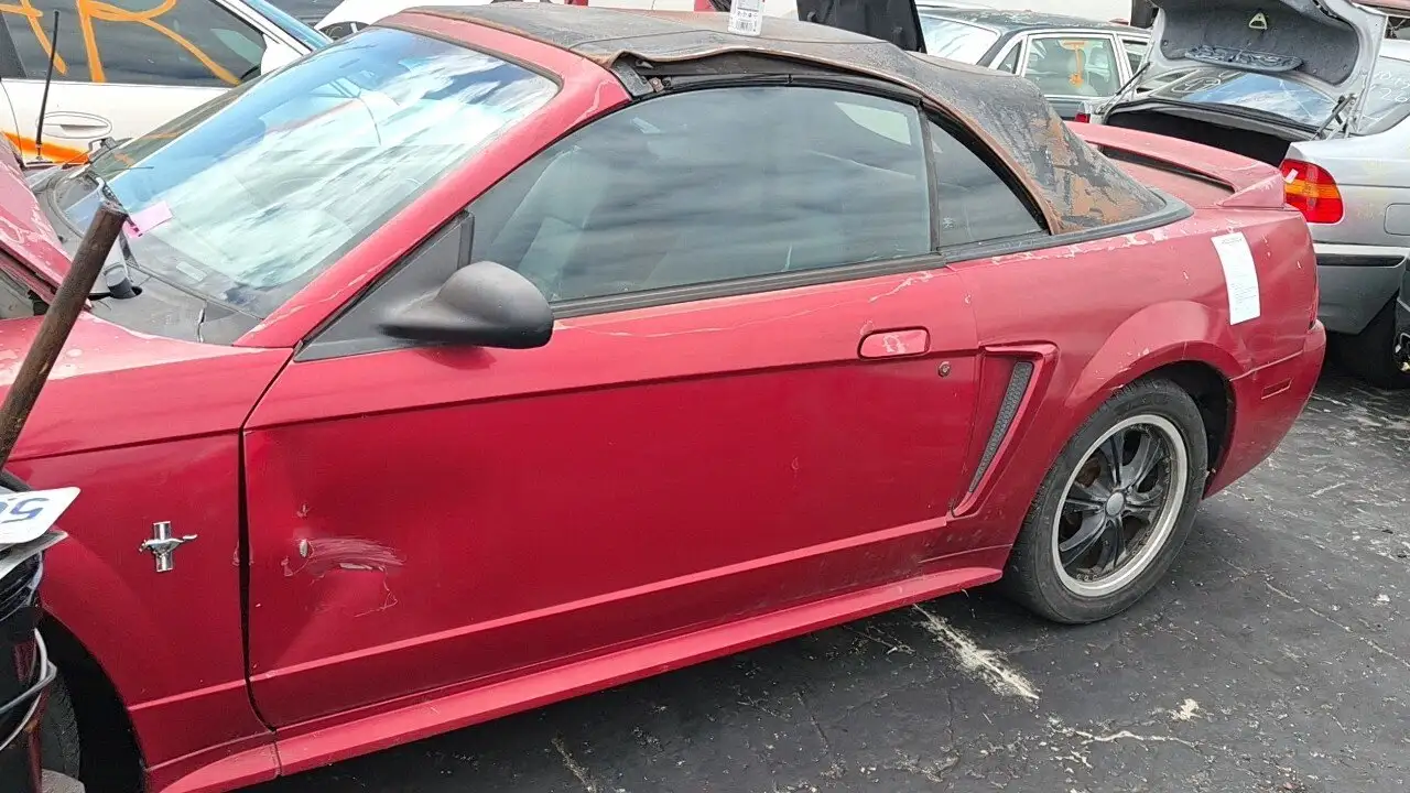Photo of 2000 Ford Mustang
