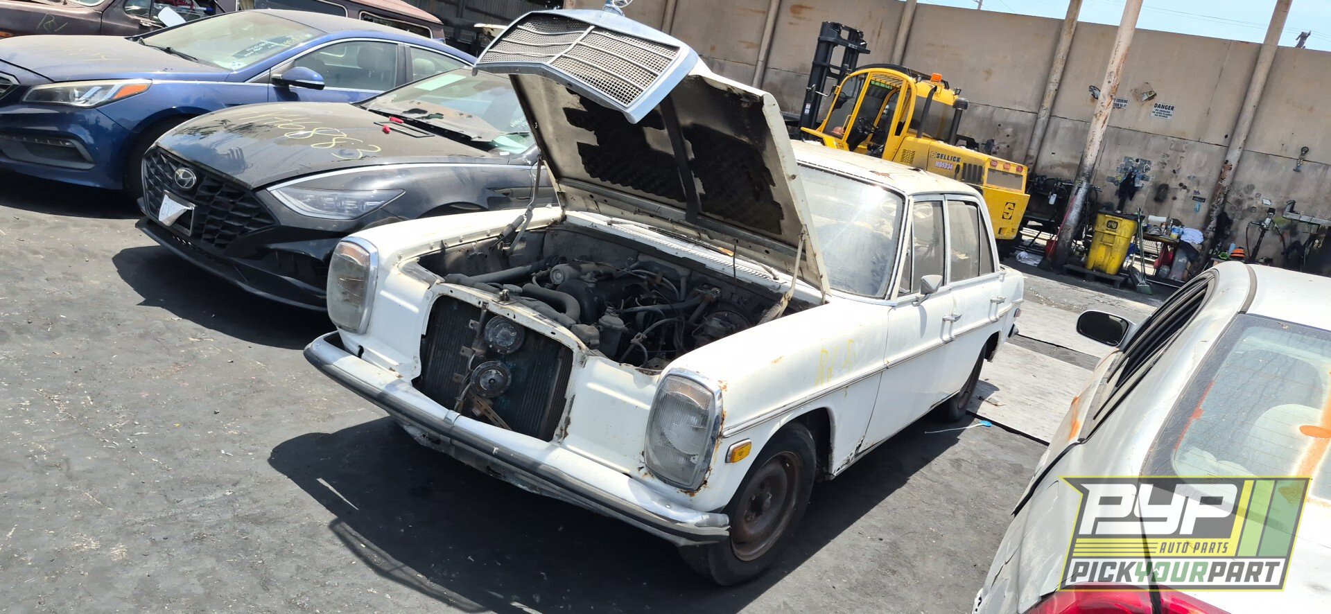 Photo of 1974 Mercedes-Benz 240D
