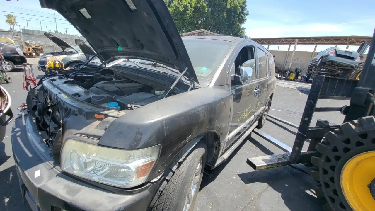 Photo of 2005 Infiniti Qx56
