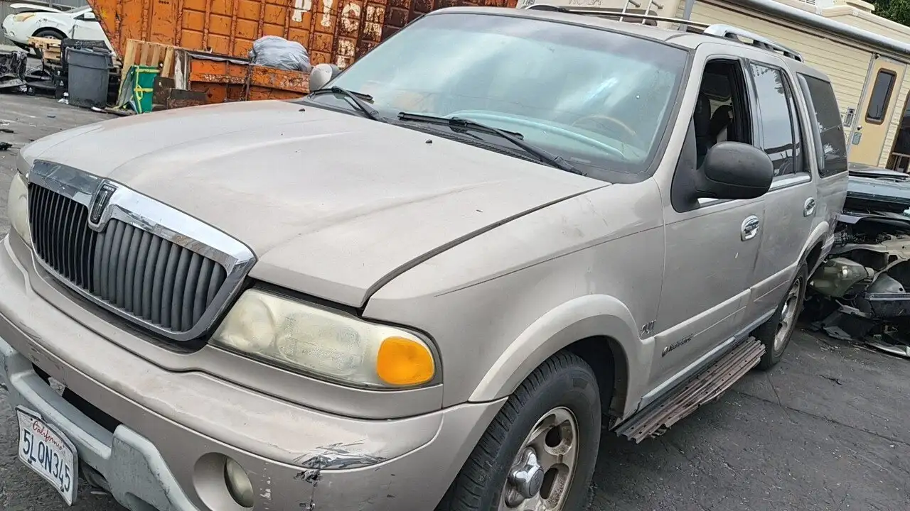 Photo of 2001 Lincoln Navigator