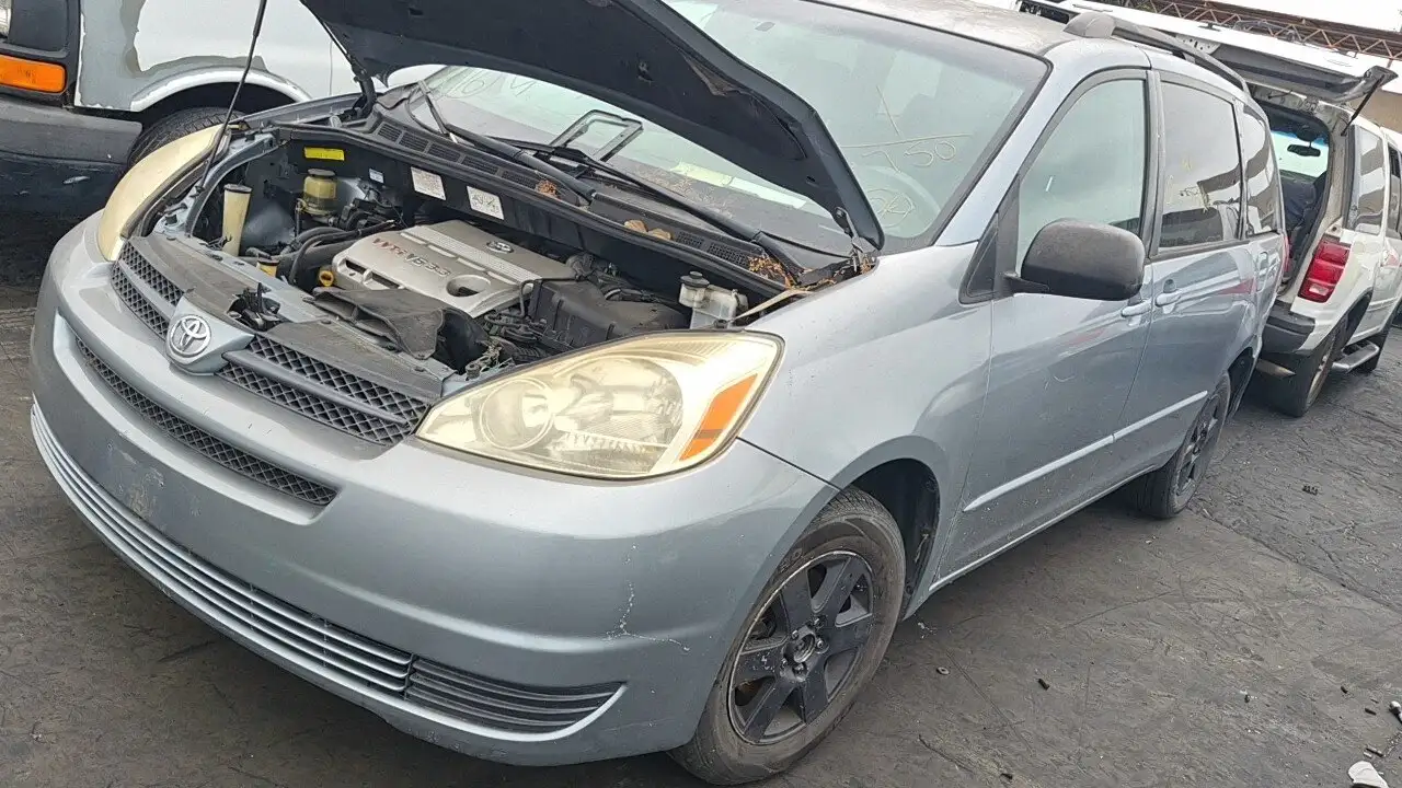 Photo of 2004 Toyota Sienna