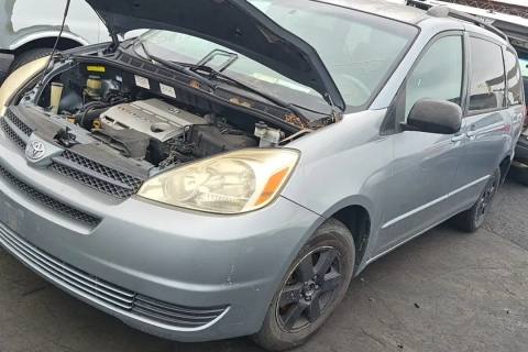Photo of 2004 Toyota Sienna