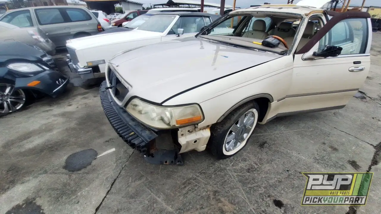 Photo of 2003 Lincoln Town Car