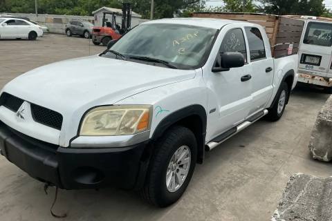 Photo of 2006 Mitsubishi Raider