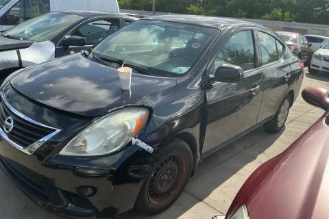 Photo of 2012 Nissan Versa
