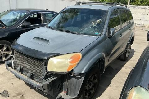 Photo of 2004 Toyota Rav4