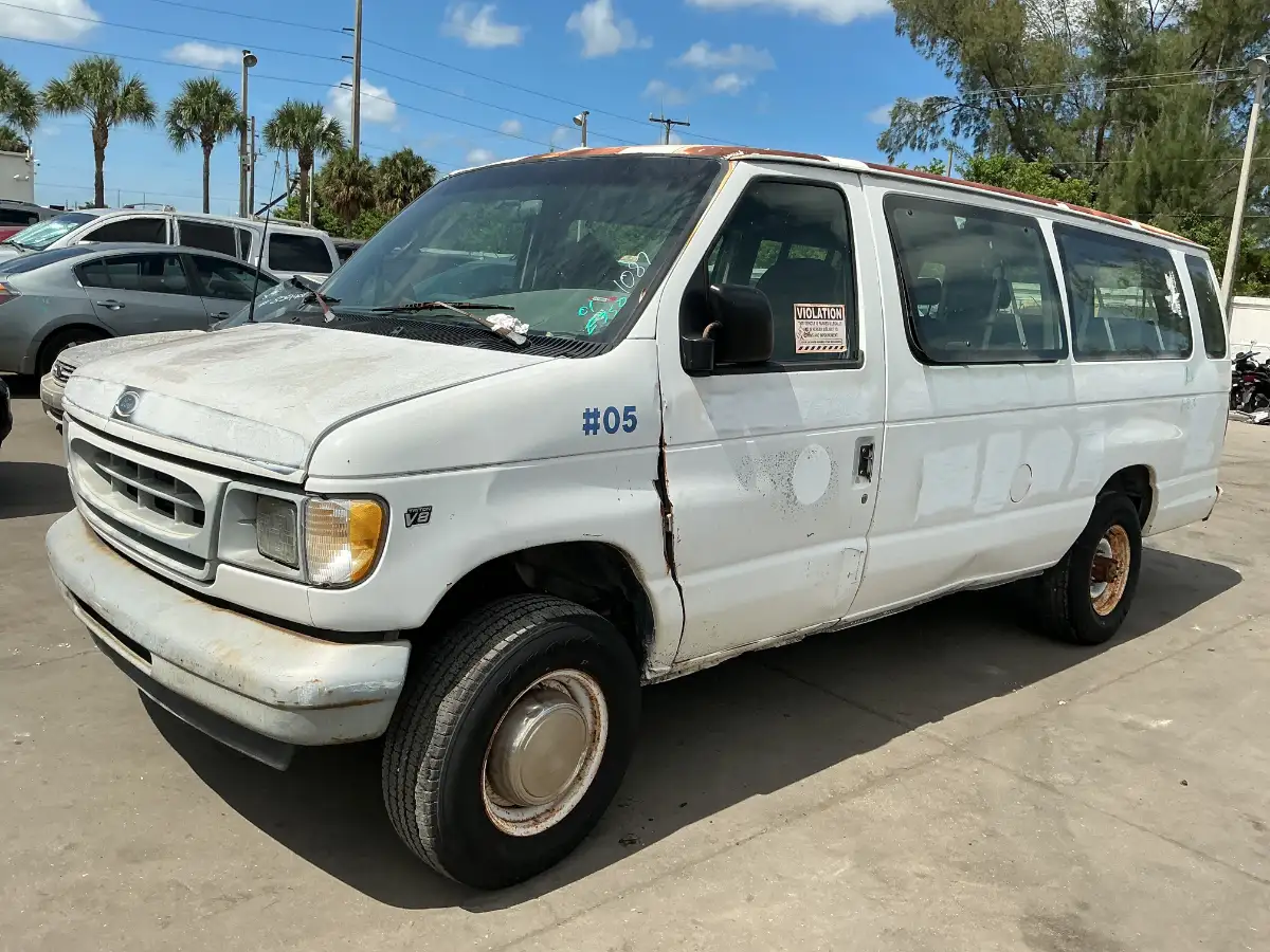 Photo of 2001 Ford Econoline Wagon