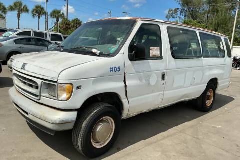 Photo of 2001 Ford Econoline Wagon
