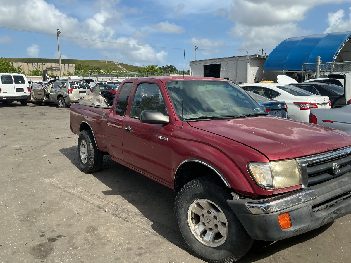 Photo of 2000 Toyota Tacoma