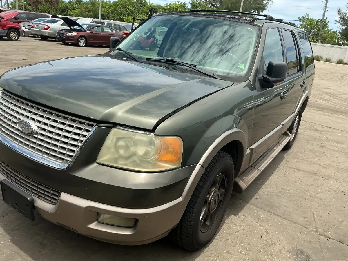 Photo of 2004 Ford Expedition