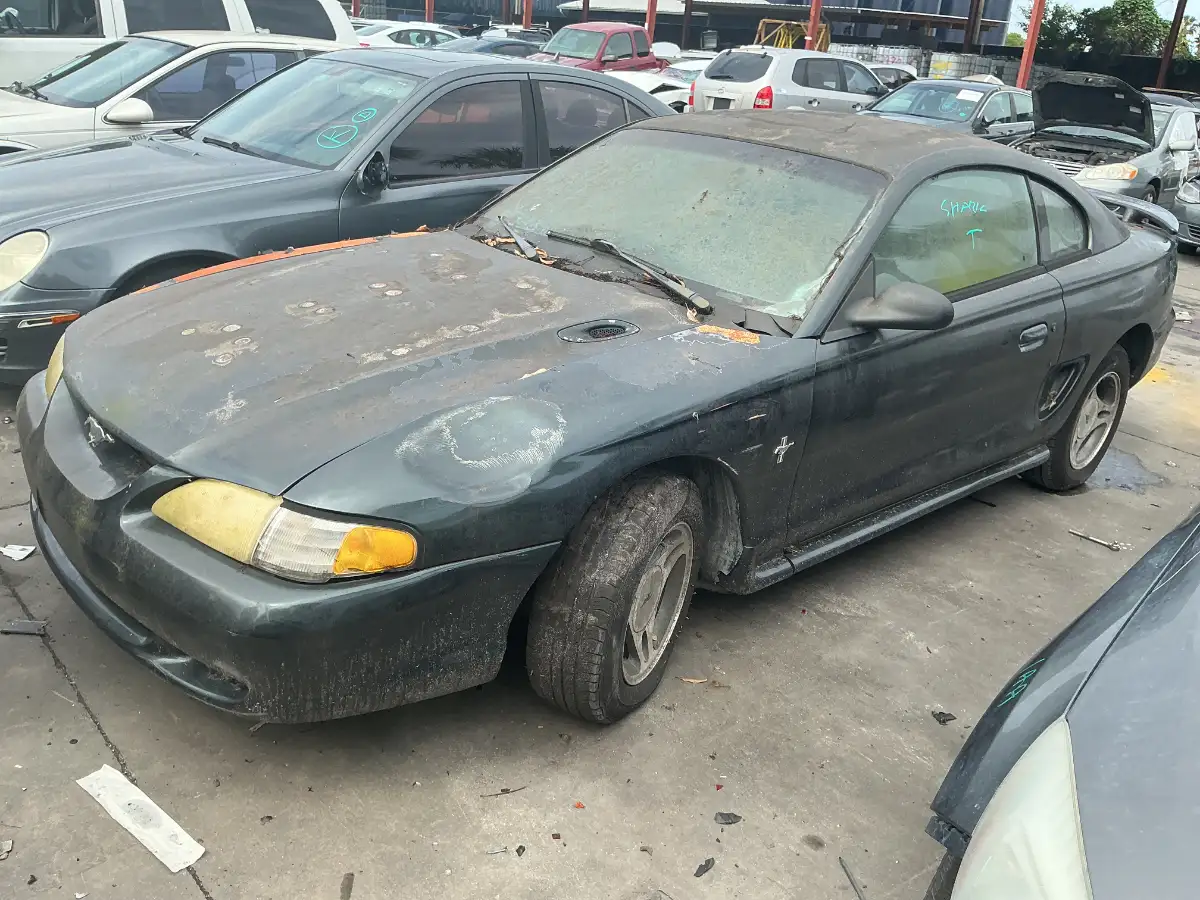 Photo of 1998 Ford Mustang