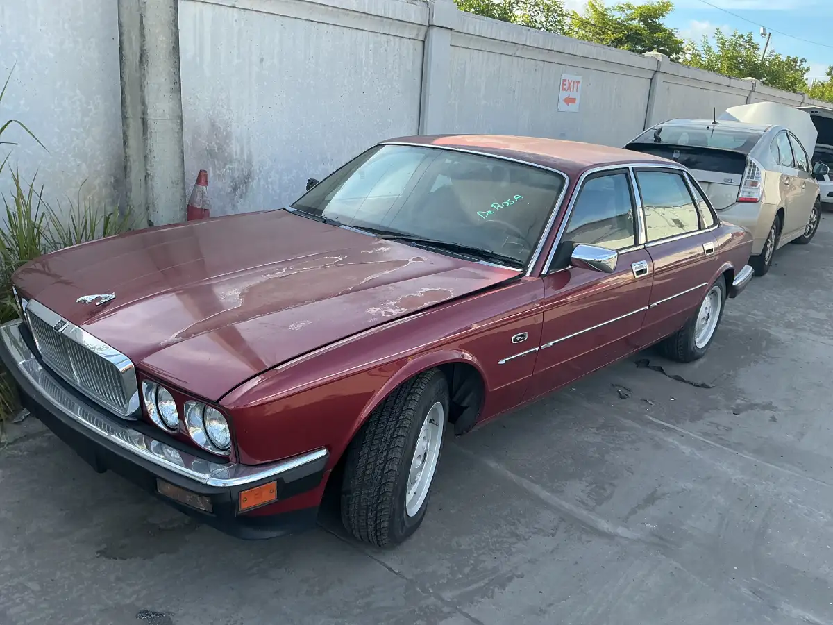 Photo of 1990 Jaguar Xj6