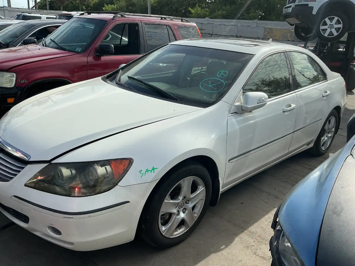 Photo of 2005 Acura Rl