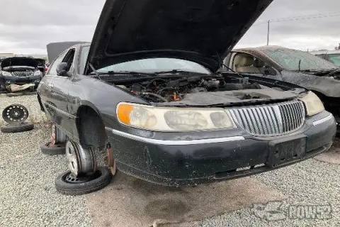 Photo of 2001 Lincoln Town Car