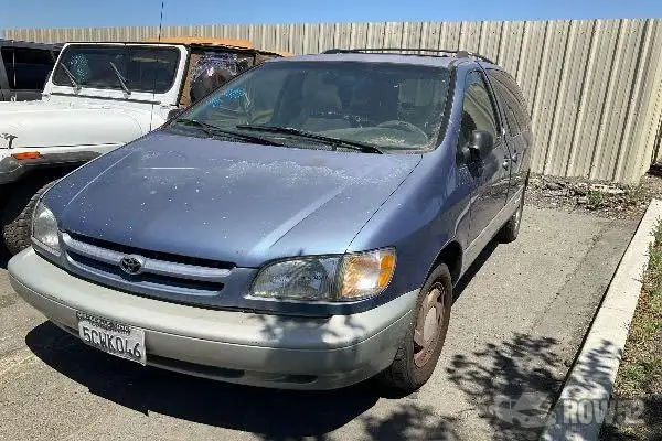 Photo of 1999 Toyota Sienna