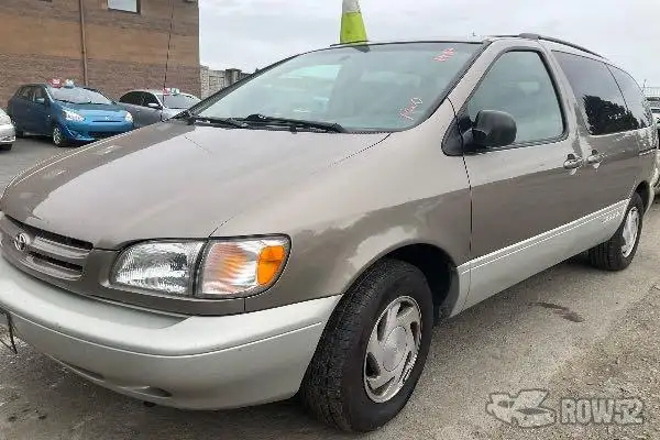 Photo of 2000 Toyota Sienna