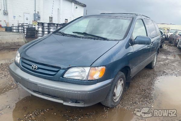 Photo of 2003 Toyota Sienna