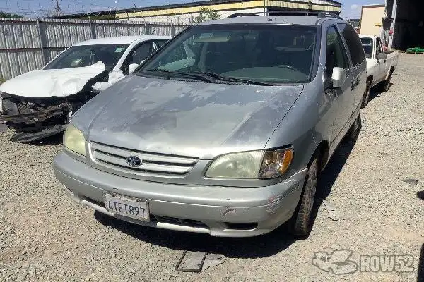 Photo of 2002 Toyota Sienna