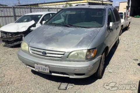 Photo of 2002 Toyota Sienna