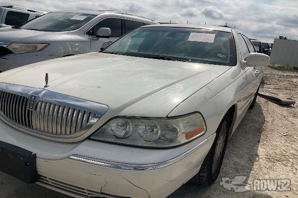 Photo of 2003 Lincoln Town Car