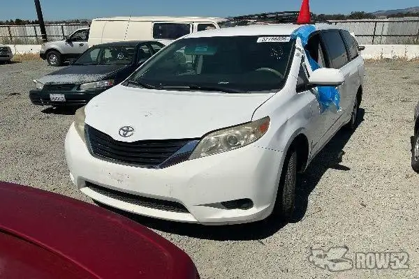 Photo of 2012 Toyota Sienna