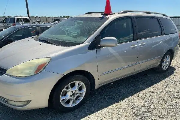 Photo of 2004 Toyota Sienna