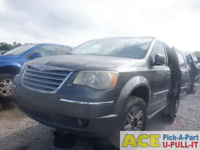 Photo of 2010 Chrysler Town And Country