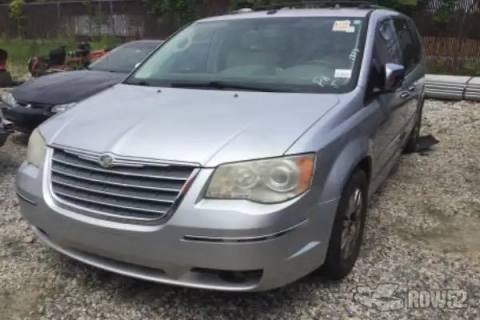 Photo of 2010 Chrysler Town & Country