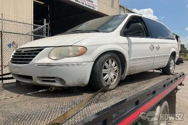 Photo of 2006 Chrysler Town & Country