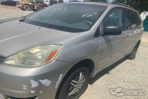 Photo of 2004 Toyota Sienna