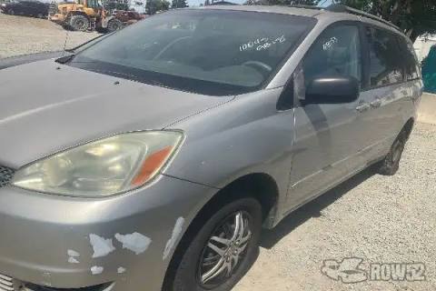 Photo of 2004 Toyota Sienna