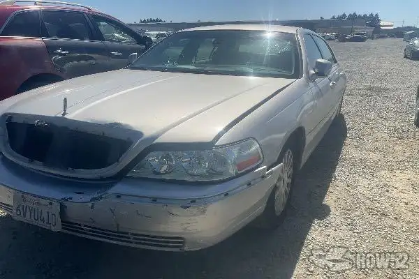 Photo of 2003 Lincoln Town Car