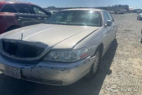 Photo of 2003 Lincoln Town Car