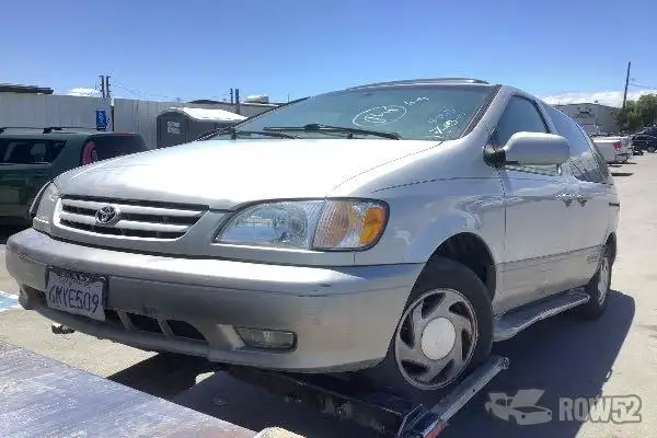 Photo of 2002 Toyota Sienna