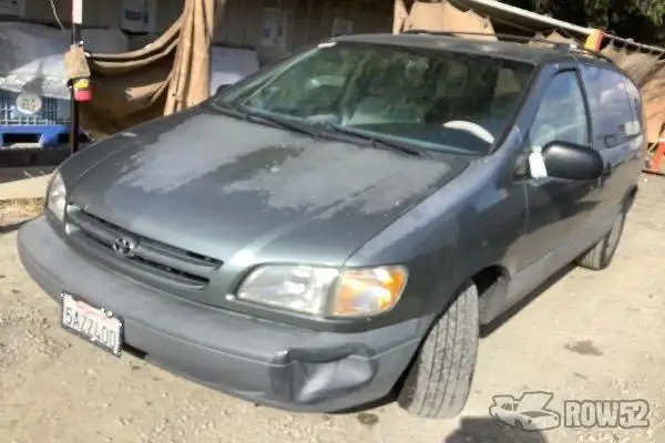 Photo of 2000 Toyota Sienna