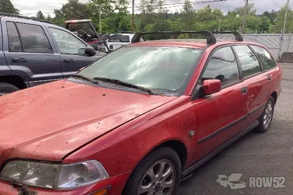 Photo of 2002 Volvo V40