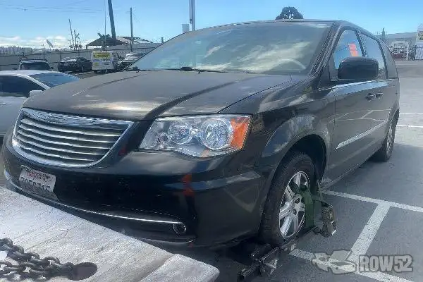 Photo of 2012 Chrysler Town & Country