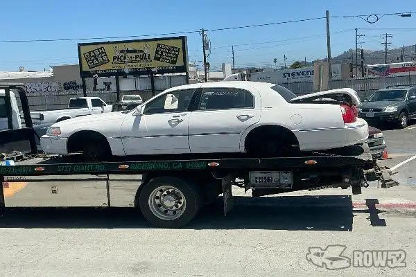 Photo of 2005 Lincoln Town Car