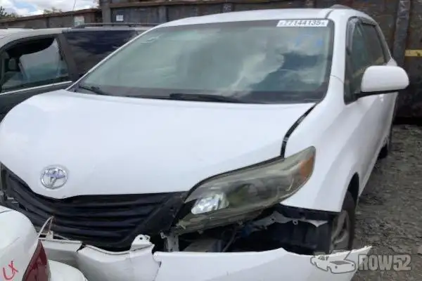 Photo of 2011 Toyota Sienna