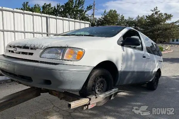 Photo of 2000 Toyota Sienna