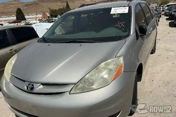 Photo of 2010 Toyota Sienna