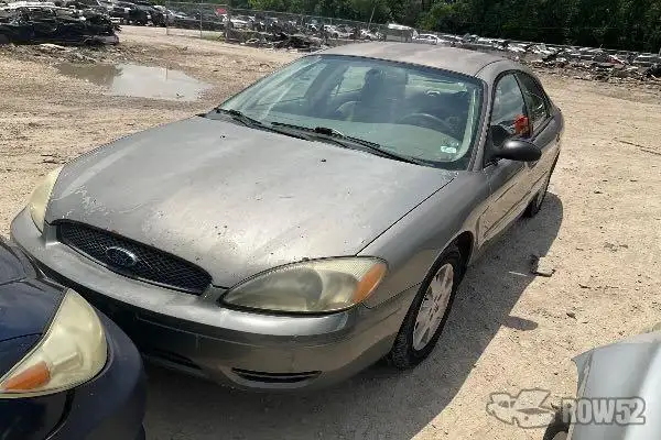 Photo of 2004 Ford Taurus