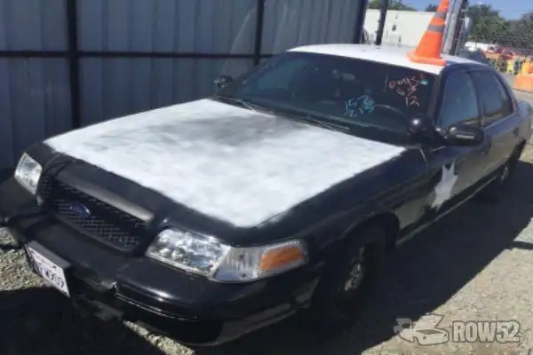Photo of 2004 Ford Crown Victoria