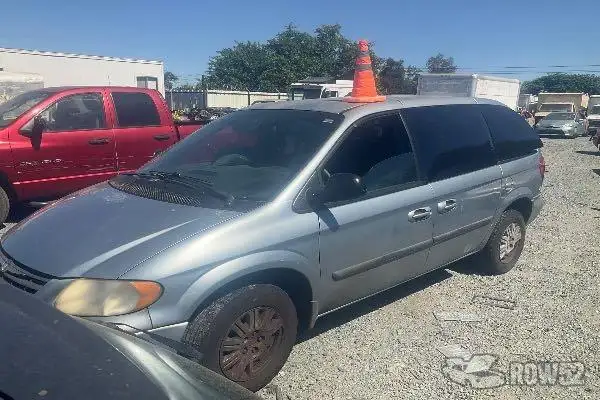 Photo of 2005 Chrysler Town & Country