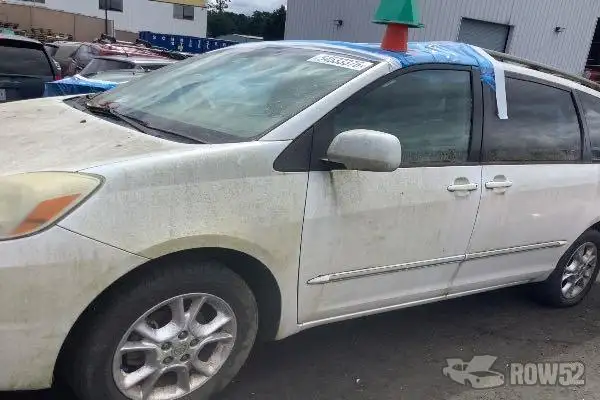 Photo of 2005 Toyota Sienna